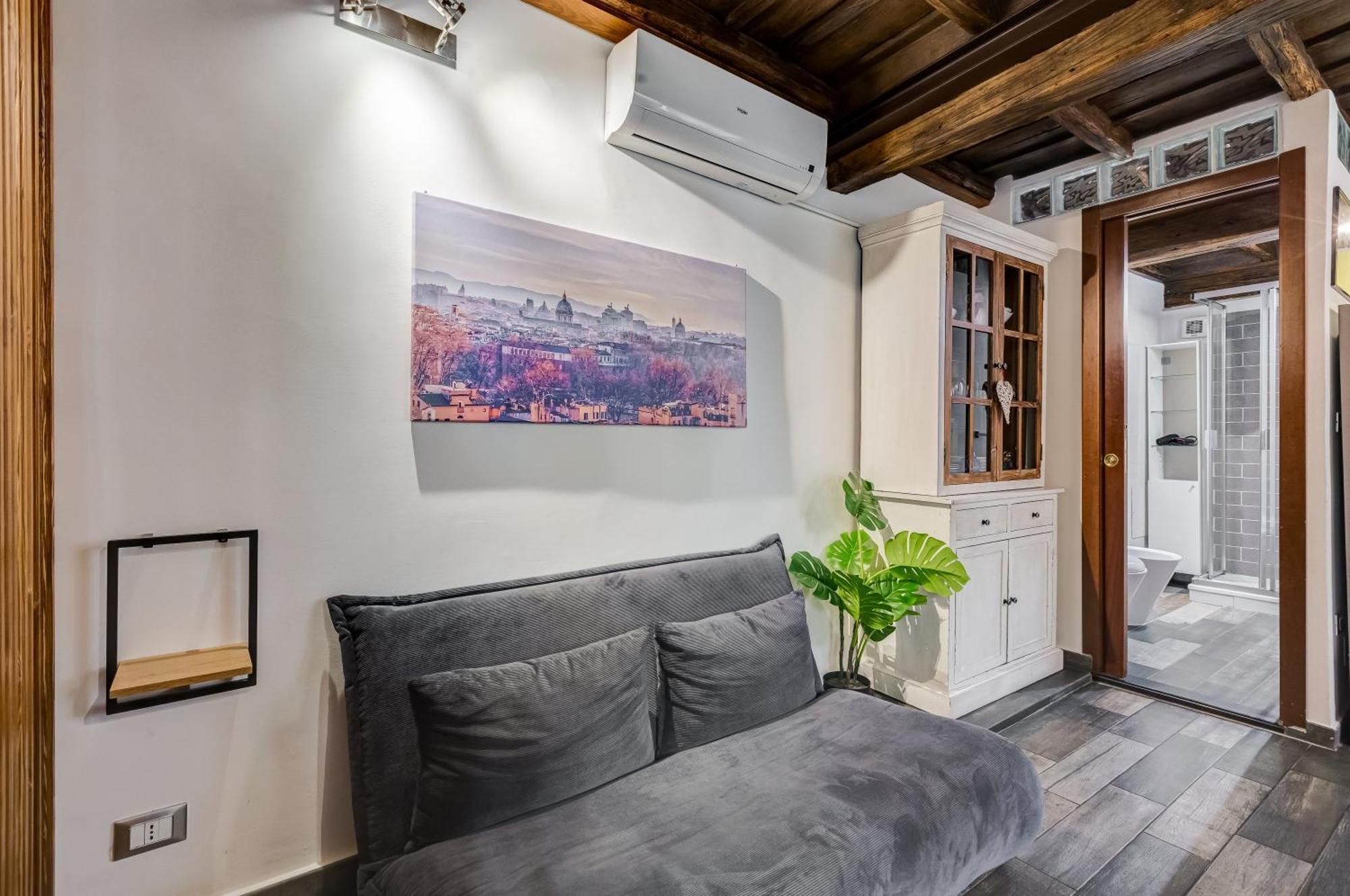 Chiavari Apartment, Rome